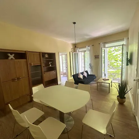Апартаменты Centre Ville, Grand T3 Avec Balcon Нарбонна